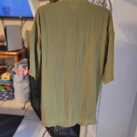 H&M Green Half Sleeve Tunic/Blouse Size XS - Picture 2 of 3